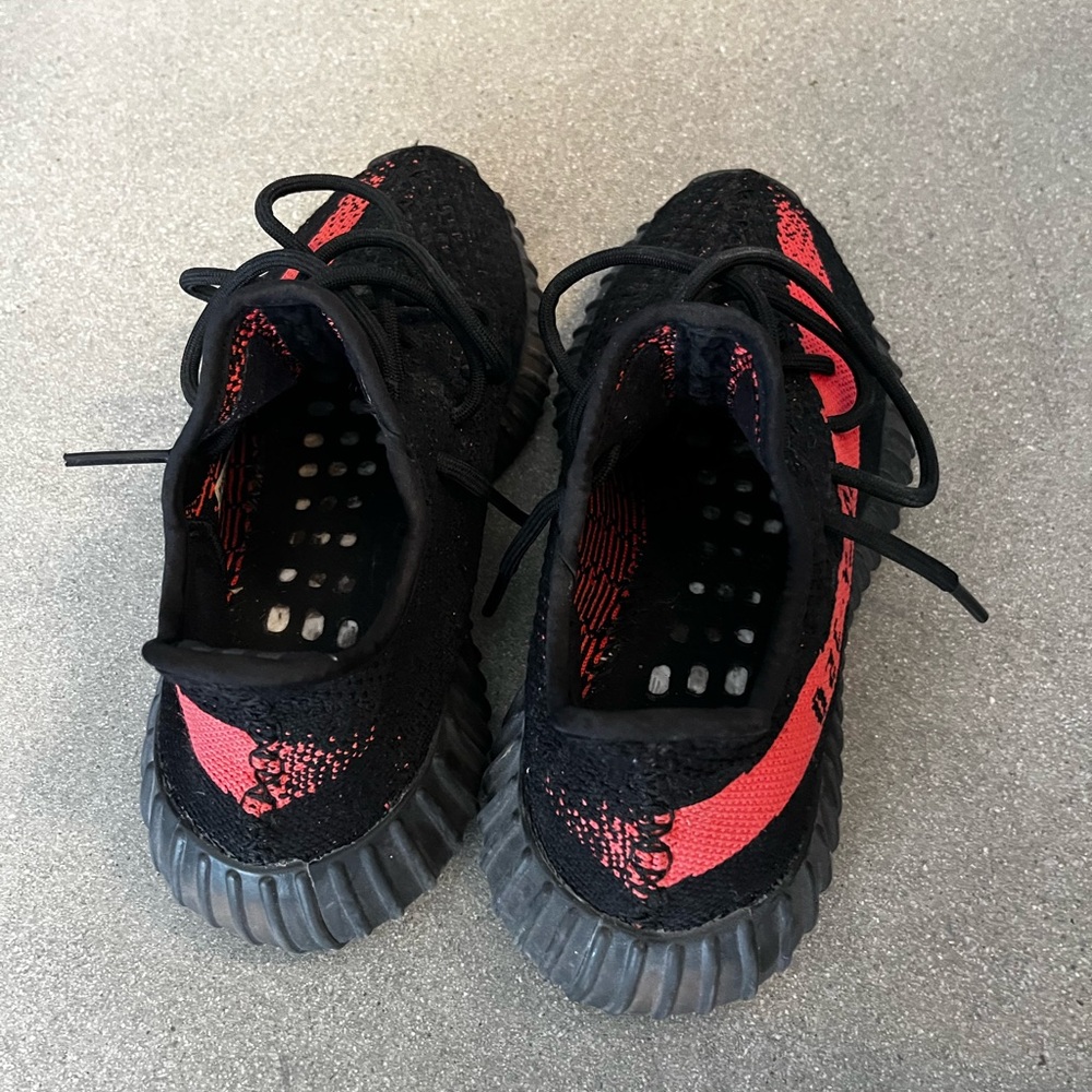 Authentic Adidas Yeezy missing shoe pad tho
